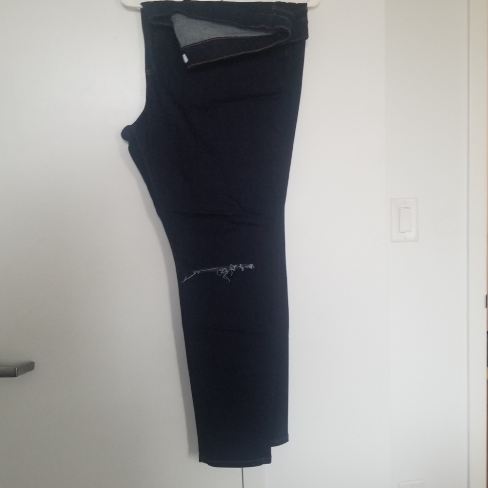 SALE!!!!Ashley Nell Tipton cut knee jeans size 22